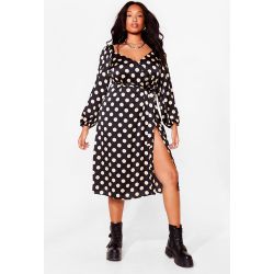 Womens Grande Taille - Dressing Gown Portefeuille En Satin À Pois Le Hasard N'Existe Pois - Nasty Gal - Modalova