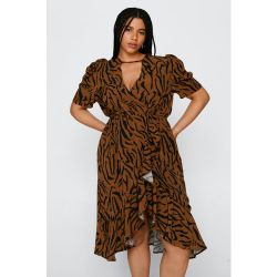 Womens Grande Taille - Dressing Gown Midi Effet Portefeuille À Imprimé Tigre Et Ourlet Volanté - Nasty Gal - Modalova