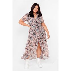 Womens Grande Taille - Dressing Gown Portefeuille Fleurie Avec Ceinture Et Ourlet Volanté - Nasty Gal - Modalova
