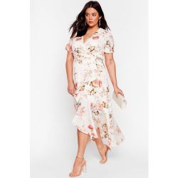 Womens Grande Taille - Dressing Gown Longue Portefeuille À Fleurs J'Ai Un Flore Caractère - Nasty Gal - Modalova