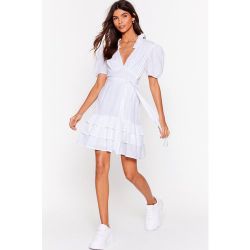 Womens Dressing Gown Courte Ceinturée En Plumetis À Détails Volantés Je T'Aime Encore Plume - Nasty Gal - Modalova