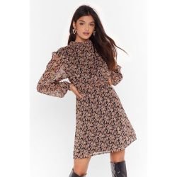 Womens Dressing Gown Courte Fleurie À Col Montant Et Manches Bouffantes Grace Florale - Nasty Gal - Modalova