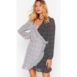 Womens Dressing Gown Courte Portefeuille À Imprimés Cœurs Contrastés Mon Cœur Balance - Nasty Gal - Modalova
