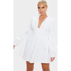 Robe patineuse blanche cintrée à manches bouffantes et boutons devant - PrettyLittleThing - Modalova