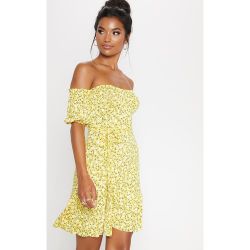 Robe patineuse à ourlet volanté, imprimé petites fleurs et col bateau - PrettyLittleThing - Modalova