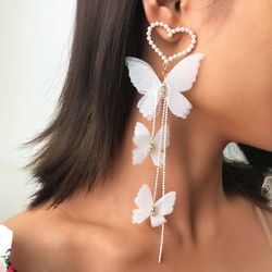 Boucles d'oreilles longues en forme de coeur pêche en métal à la mode, boucles d'oreilles pendentif pompon papillon tempérament - Newchic - Modalova