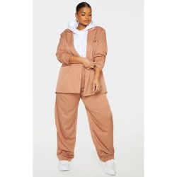 PLT Plus - Pantalon cigarette tissé marron taille haute à fines rayures - PrettyLittleThing - Modalova