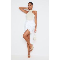 Jupe portefeuille en maille tissée blanche à franges et taille nouée - PrettyLittleThing - Modalova