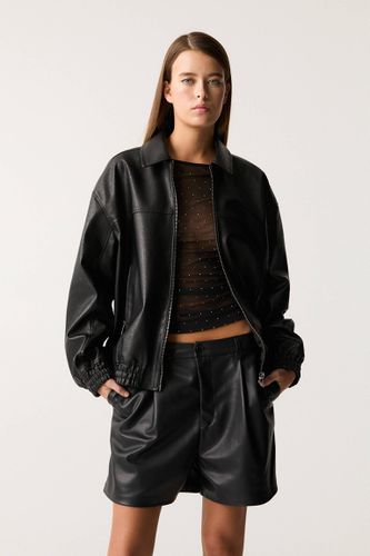 Short En Similicuir À Pinces - Pull&Bear - Modalova