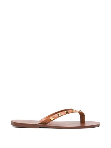 Rockstud Leather Thong Sandals - Valentino Garavani - Modalova