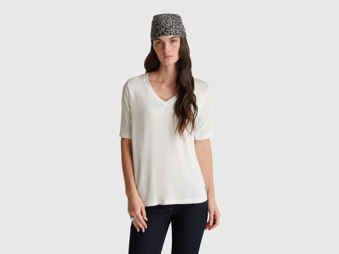 Benetton, T-shirt Col V En Viscose Extensible, Taille: M, Crème - United Colors of Benetton - Modalova