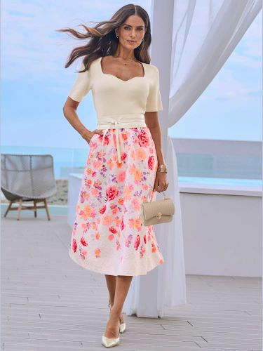 Pull à manches courtes encolure en forme de cœur - Ashley Brooke - Modalova