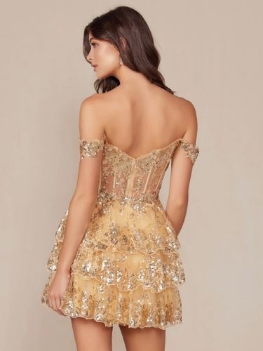 Avec robe de soirée courte en dentelle à découpes et décolleté en cœur - milanoo.com - Modalova