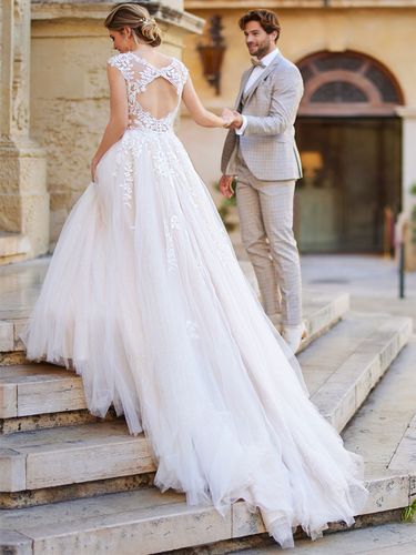 Robe de mariée robe de bal ligne a avec traîne col en V manches courtes taille naturelle dentelle robes de mariée en dentelle - milanoo.com - Modalova
