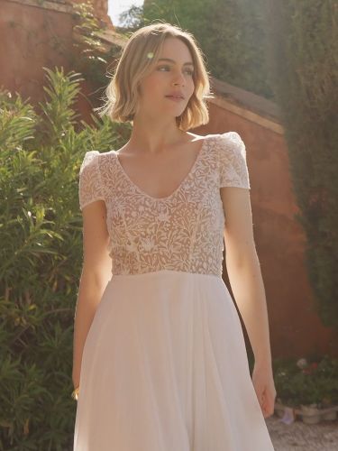 Robe de mariée bohème à décolleté et manches courtes avec traîne en dentelle - milanoo.com - Modalova