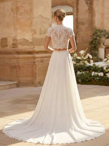 Robe de mariée deux pièces en dentelle décolleté illusion traîne boutons fonctionnels manches courtes longue - milanoo.com - Modalova