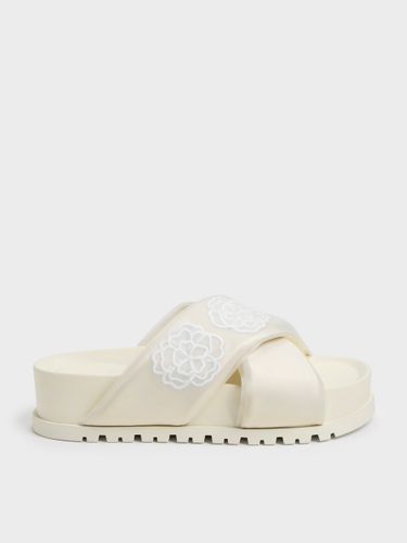 Charles & Keith - Sandales croisées en satin à fleurs brodées - Charles & Keith - Modalova