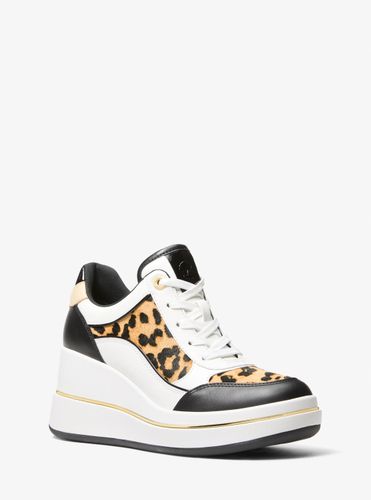 MK Basket Emmy en cuir et poil de vachette à imprimé léopard avec semelle compensée - Michael Kors - MICHAEL Michael Kors - Modalova