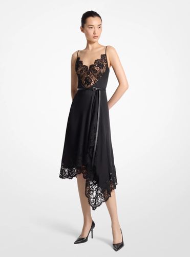 MK Robe à bretelles asymétrique en satin charmeuse à bordure en dentelle - Michael Kors - MICHAEL KORS COLLECTION - Modalova