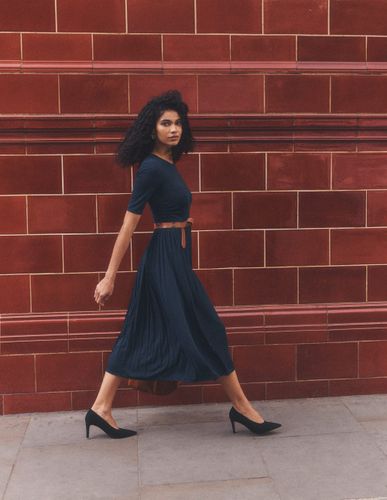 S Robe midi plissée en jersey en Taille Petite/30 - Boden - Modalova