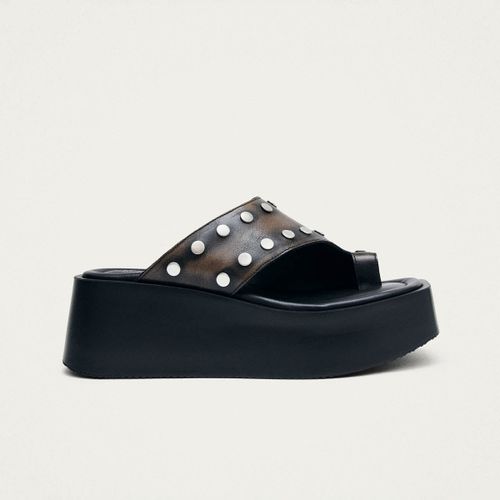 Nova Studs Sandales en Cuir Brun Effet Vintage - ALOHAS - Modalova