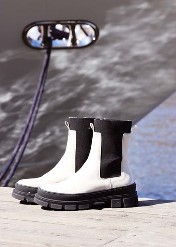 Chelsea boots en cuir de vachette - La Fée Maraboutée - Modalova