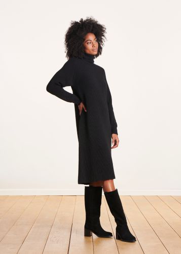 Robe mi-longue ample en maille noire col roulé - La Fée Maraboutée - Modalova