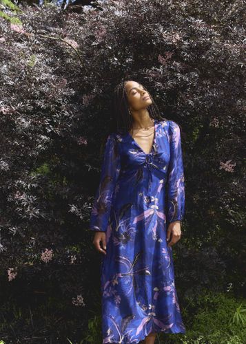 Robe longue en voile viscose/soie bleu à imprimé - La Fée Maraboutée - Modalova
