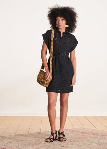 Robe courte en broderie anglaise manches courtes - La Fée Maraboutée - Modalova