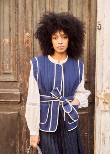 Veste sans manches bleu marine en gaze de coton biologique - La Fée Maraboutée - Modalova