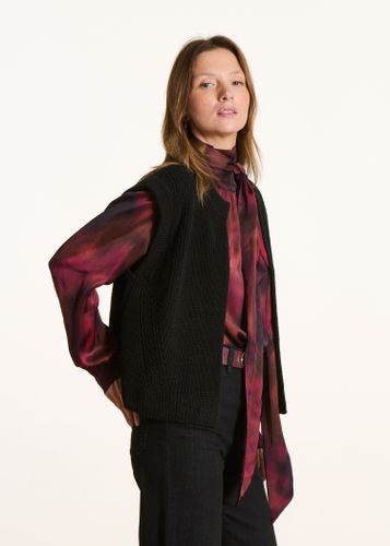 Gilet court sans manches en côtes perlées - La Fée Maraboutée - Modalova