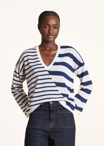 Pull ample écru à rayures en maille fine col V - La Fée Maraboutée - Modalova