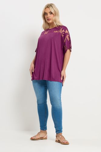Tshirt Droit Rose À Fleurs Effet Dévoré Size 62-64 - Yours - Modalova