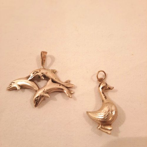 Pendentifs: 3 dauphins en argent et 1 canard métal - Label Emmaus - Modalova