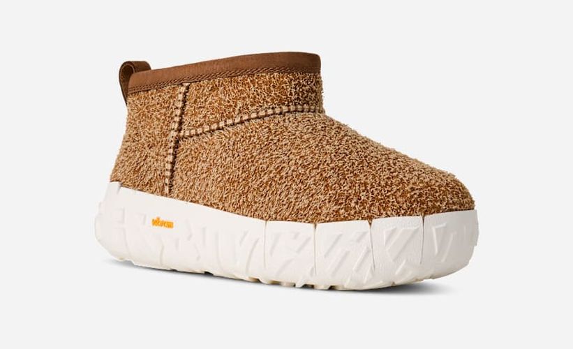 Botte Classic Ultra Mini Wrap Tech in Brown, Taille 41, Daim - Ugg - Modalova