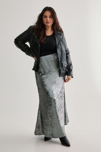 Plus Metallic Maxi Skirt - 50 - Nasty Gal - Modalova