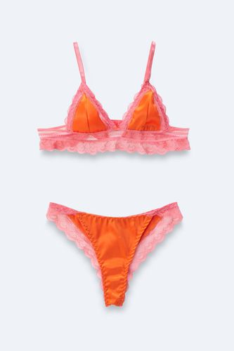 Ensemble De Lingerie Satinée À Dentelle Contrastante - - L - Nasty Gal - Modalova