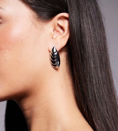 Grandes boucles d'oreilles striées en plaqué rhodium - 8 Other Reasons - Modalova