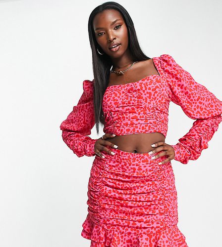 Exclusivité - Mini-jupe froncée d'ensemble à volants et imprimé léopard - Rouge et rose - Collective The Label - Modalova