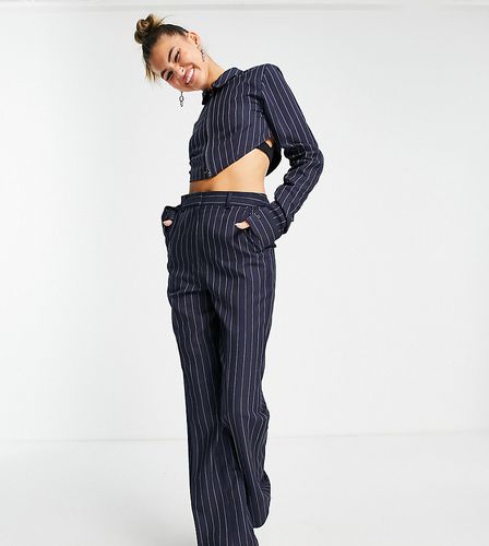 Pantalon d'ensemble droit à taille haute, rayures très fines et taille en V - Collusion - Modalova