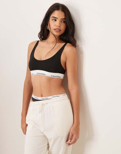 Modern Cotton - Brassière légèrement doublée avec encolure dégagée et bande à logo - Calvin Klein - Modalova