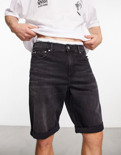 CC - Short en jean slim - Noir moyen délavé - Calvin Klein Jeans - Modalova