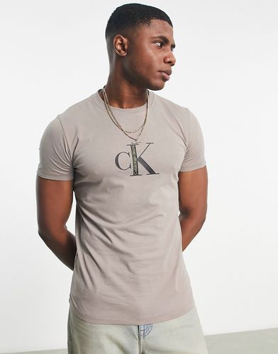 Institutional - T-shirt à logo - Taupe - Calvin Klein Jeans - Modalova