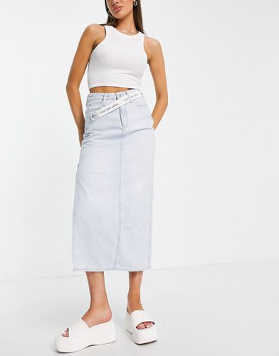 Jupe longue en denim avec ceinture à logo - clair délavé - Calvin Klein Jeans - Modalova