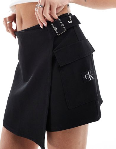 Jupe-short portefeuille courte avec boucle - Calvin Klein Jeans - Modalova