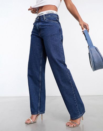 Jean droit style années 90 - moyen délavé - Calvin Klein Jeans - Modalova