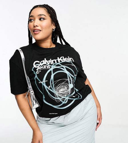 Plus - T-shirt oversize à logo galaxie - Calvin Klein Jeans - Modalova