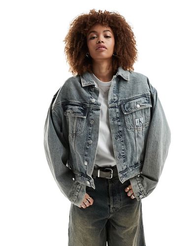 Veste en jean coupe carrée à délavage moyen - Calvin Klein Jeans - Modalova