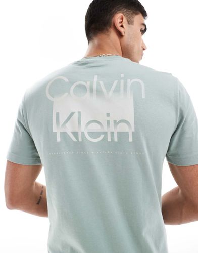 T-shirt à petit logo et imprimé au dos - ardoise - Calvin Klein - Modalova