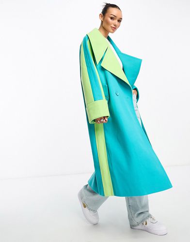 Manteau oversize avec empiècements et col contrastants - Bleu et citron vert - Annorlunda - Modalova
